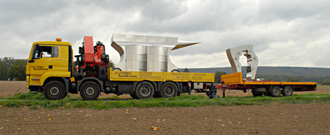 Mobiles Schmiedelabor und Please wait a minute auf dem Weg zur Konferenz