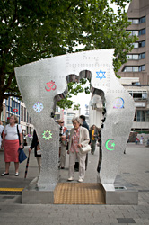 Please wait a Minute