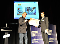 Scheckbergabe durch Dr. Tutmann